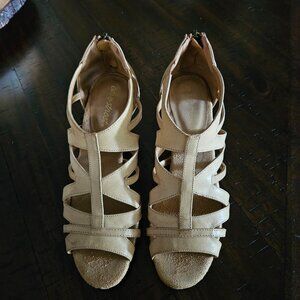 Cute Easy Street tan strappy 2 1/2 heeled sandals